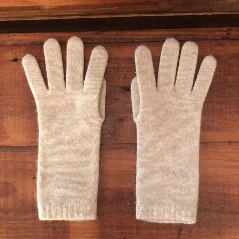 CELTIC & CO Cashmere Gloves. Oatmeal